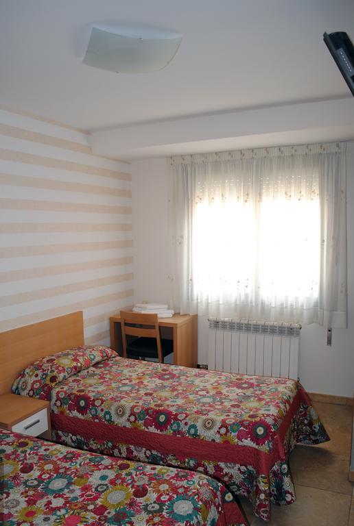 Hostal La Cortijana Logroño Exterior foto
