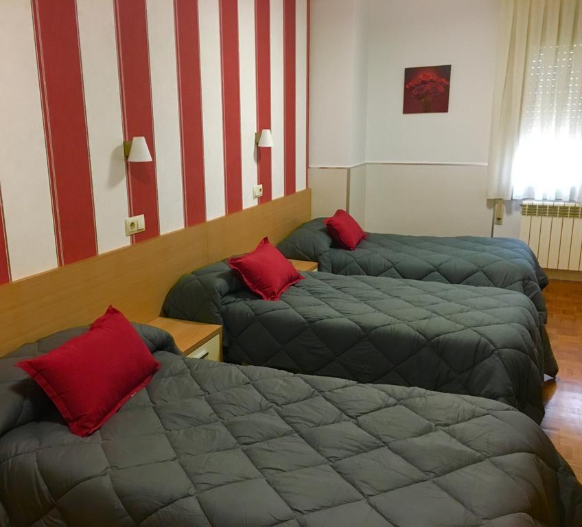 Hostal La Cortijana Logroño Exterior foto
